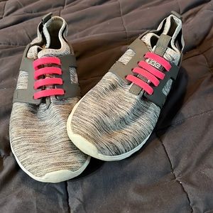 Unisex hey dude sneakers! Size 6